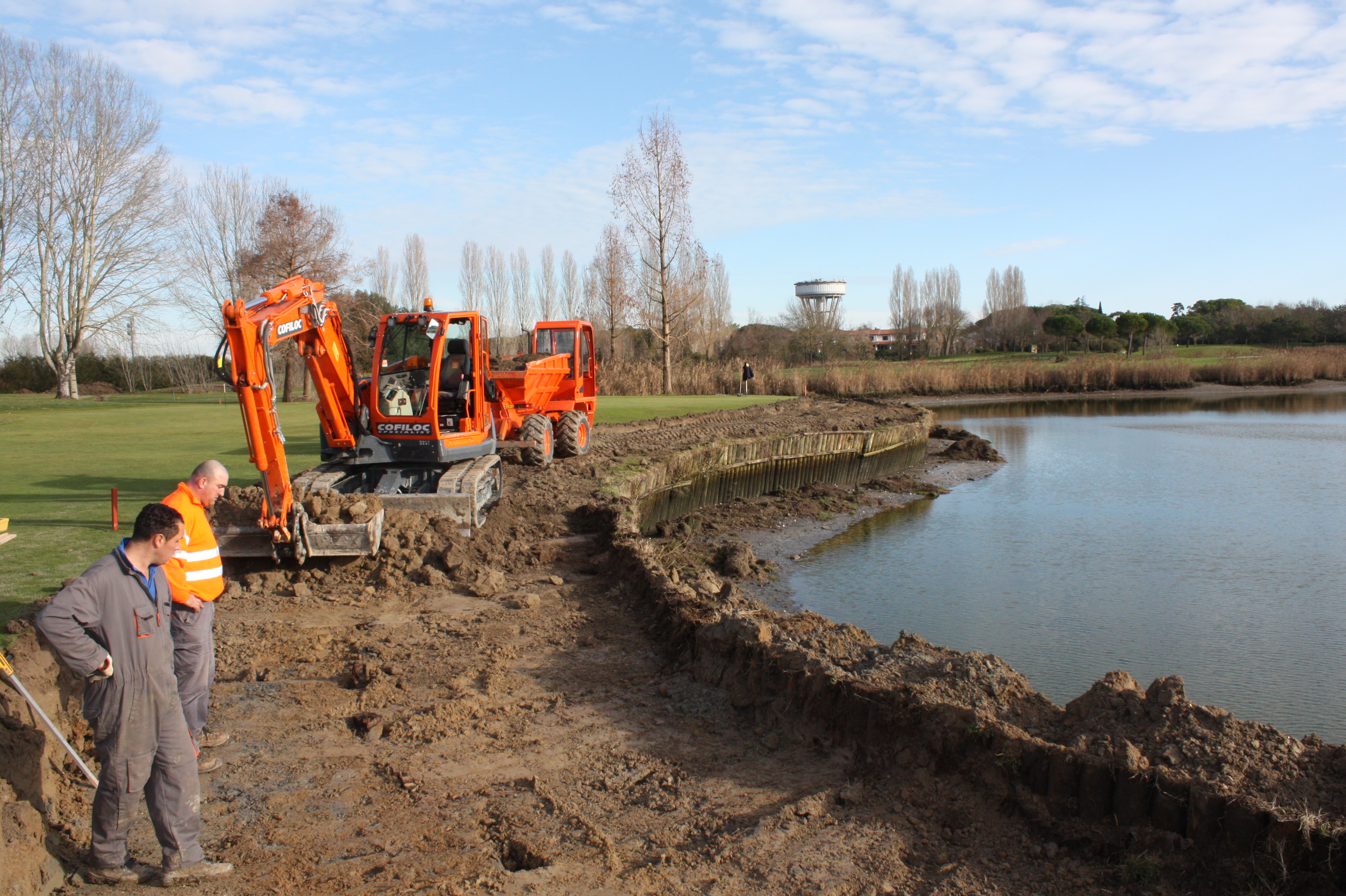 Lignano Golf Club installs Aqua Edge synthetic lake edging system