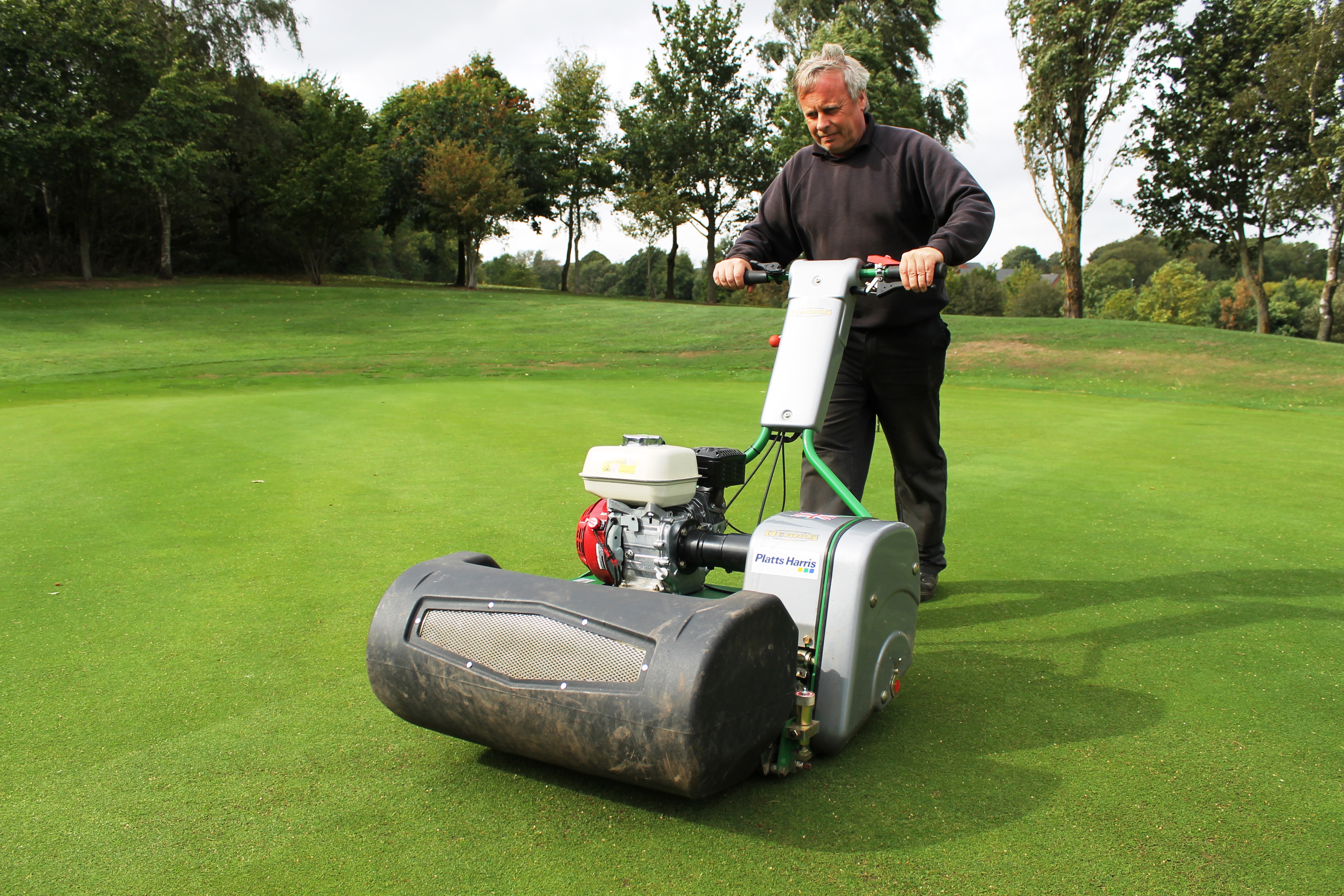 Machinery profile: The Dennis Razor Ultra 560