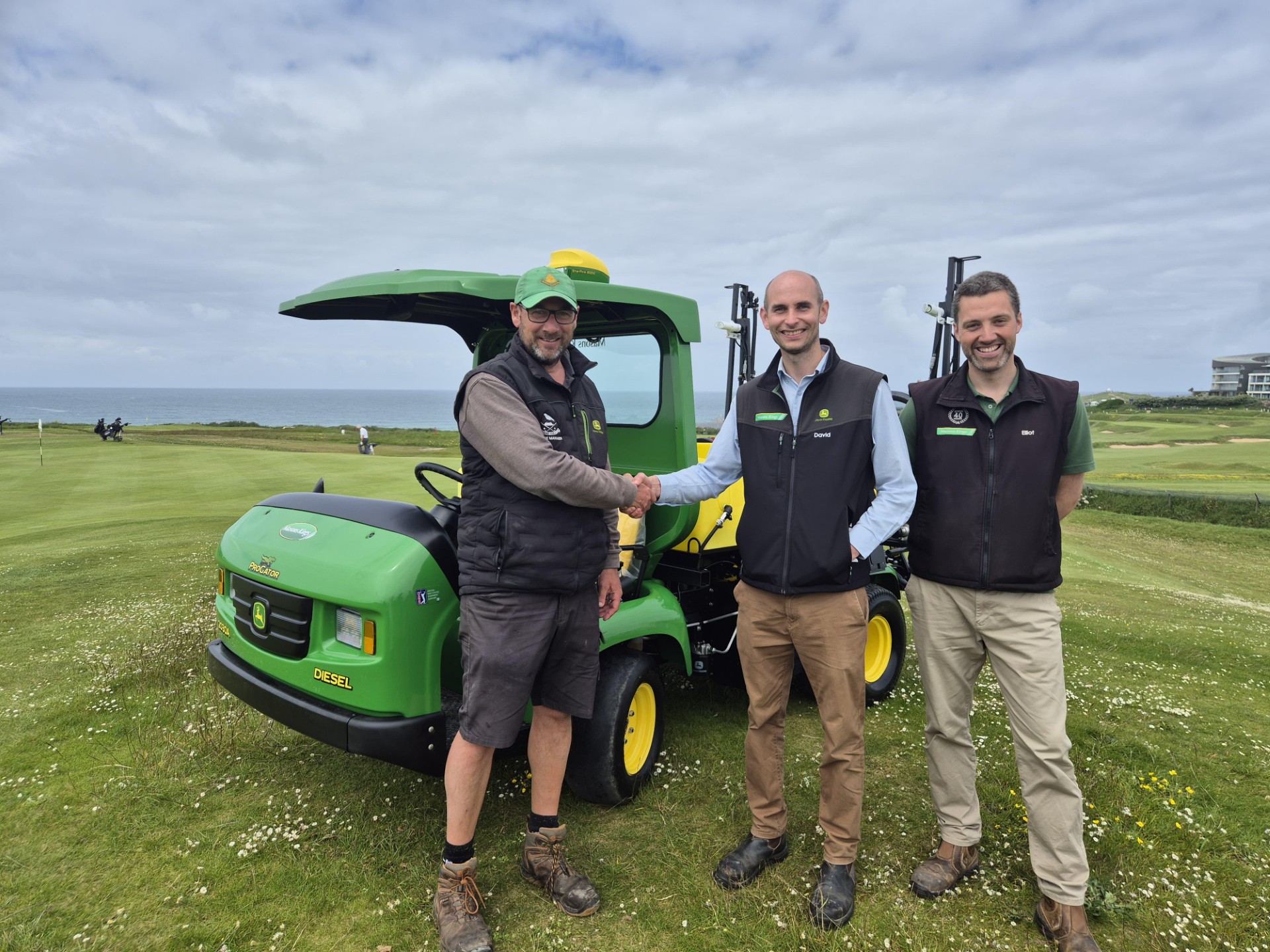 Newquay Golf Club invests in satellite-guided John Deere sprayer
