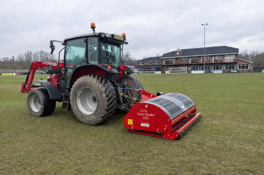 Maximising efficiency: Cutting Edge invests in Redexim Verti-Quake and Verti-Top