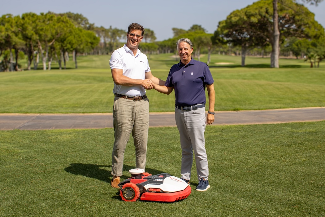 Why elite golf courses are switching to autonomous mowers