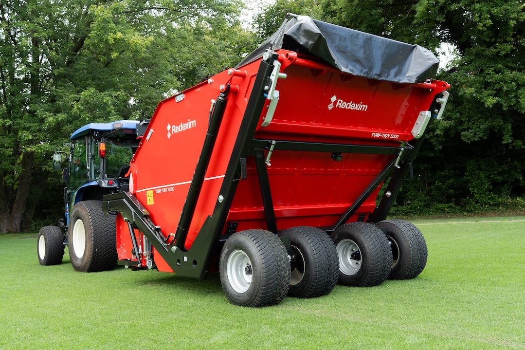 See the UK debut of the Turf-Tidy 5000 on the Redexim Stand